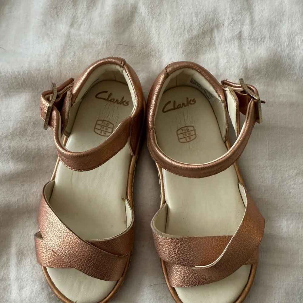 Clarks Kids Rose Gold  'Skylark Pure K' Bronze/ Rose Gold  Leather Sandals
